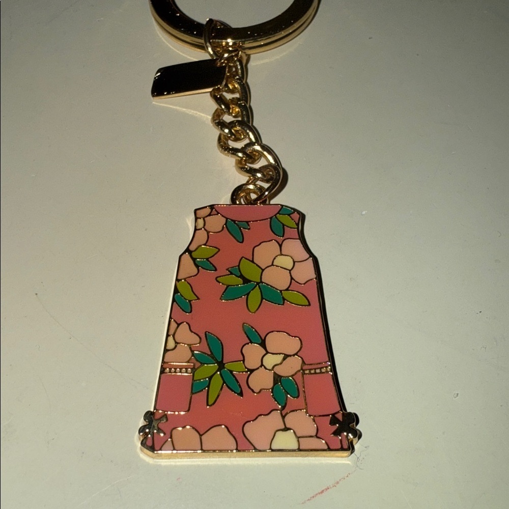 Lilly Pulitzer shift keychain Lilly’s pink skip on it NWT - Picture 4 of 7